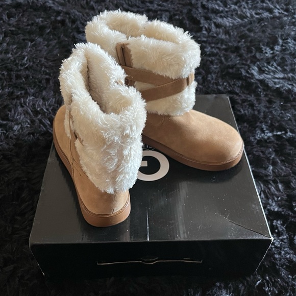 GUESS Faux-Fur Winter Boots - Picture 4 of 5